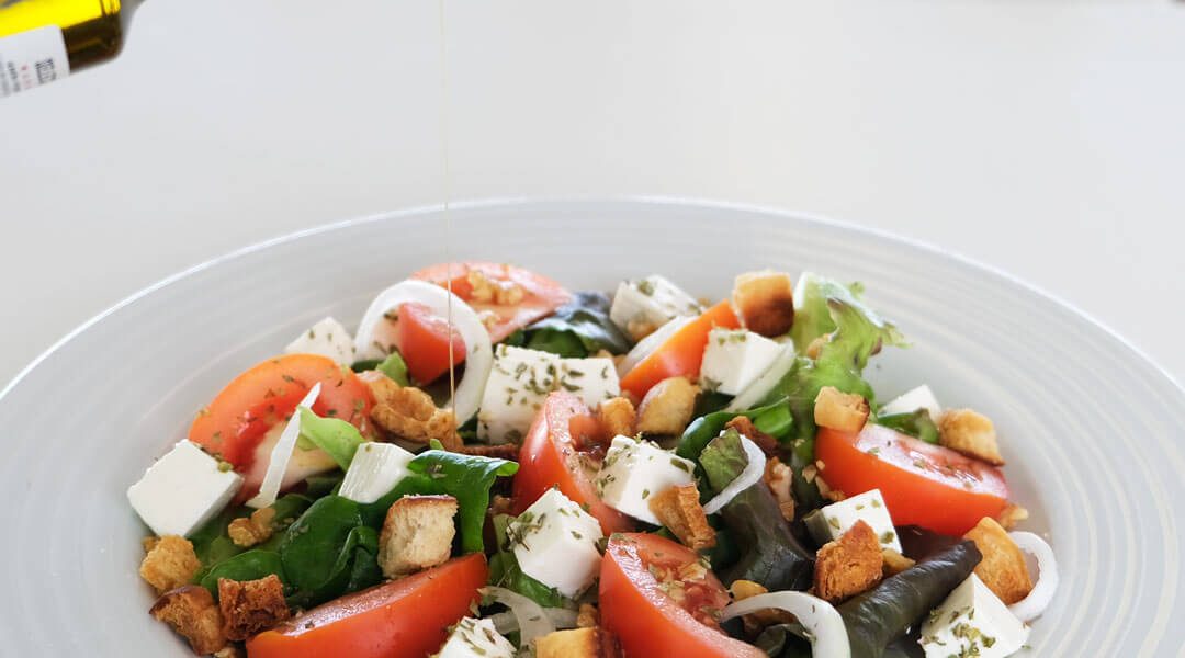 salada inspirada na dieta mediterrânica
