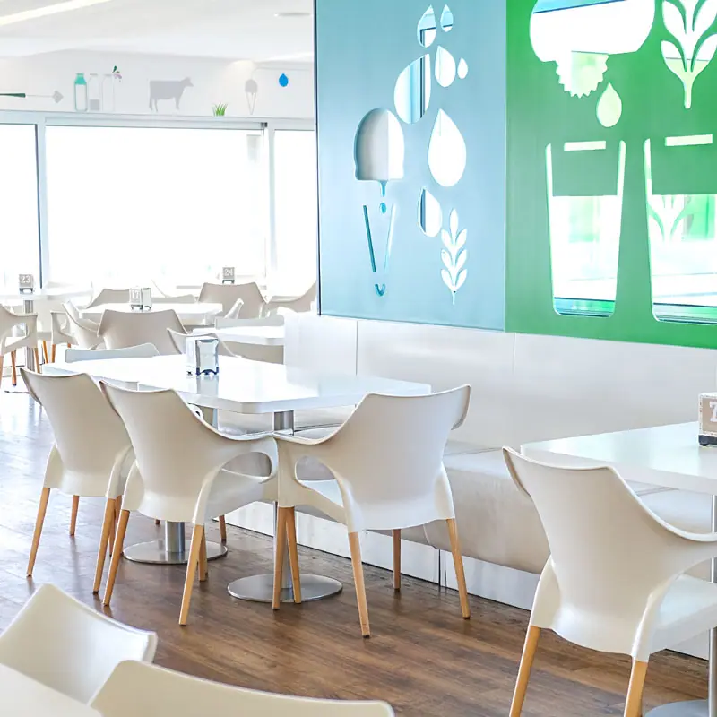 Sala luminosa do restaurante Quinta dos Açores