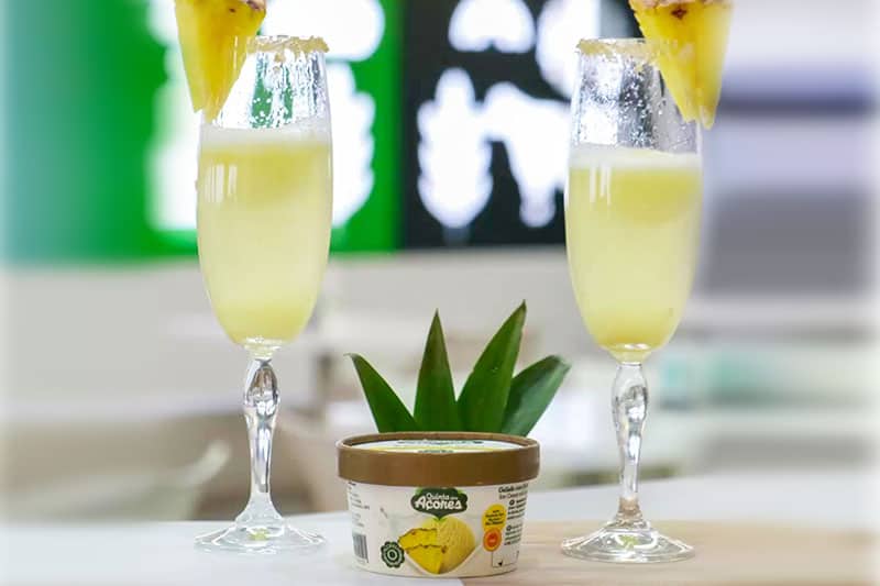 Cocktail de espumante com sorvete