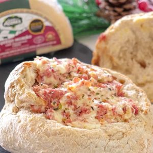 Pão recheado com chouriço e queijo
